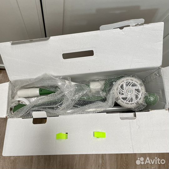 Детский самокат трехколесный