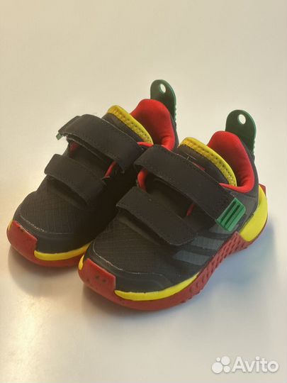 Кроссовки на первые шаг