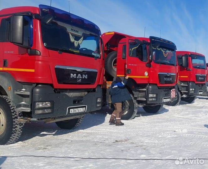Водитель самосвала MAN TGS 40.440 вахта