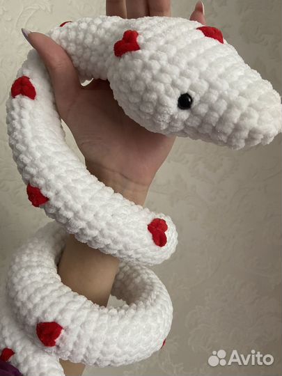 Вязаные змеи ручной работы