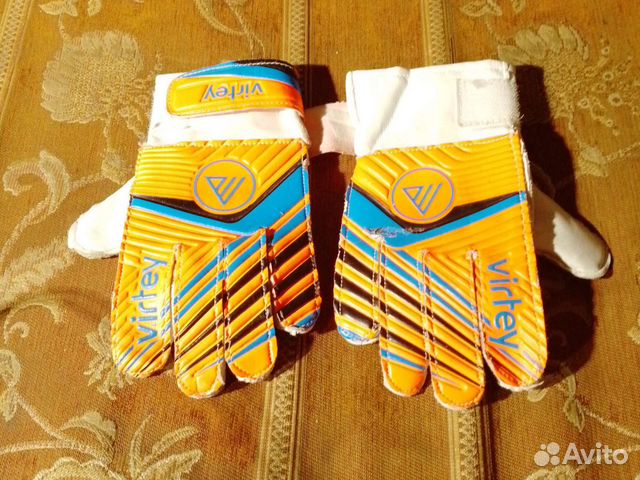 Вратарские перчатки