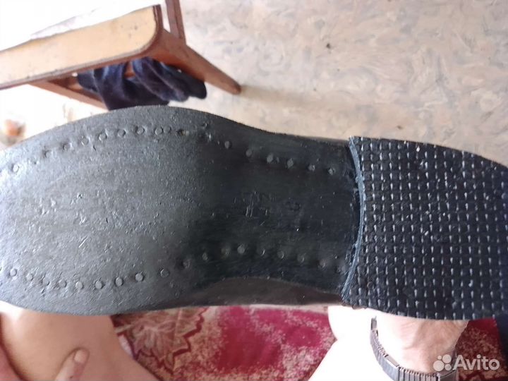 Сапоги офицерские хромовые и керзывые ботинки