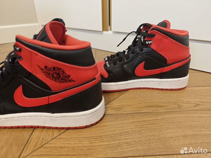 Кроссовки Nike Air Jordan 1 Mid Alternate Bred