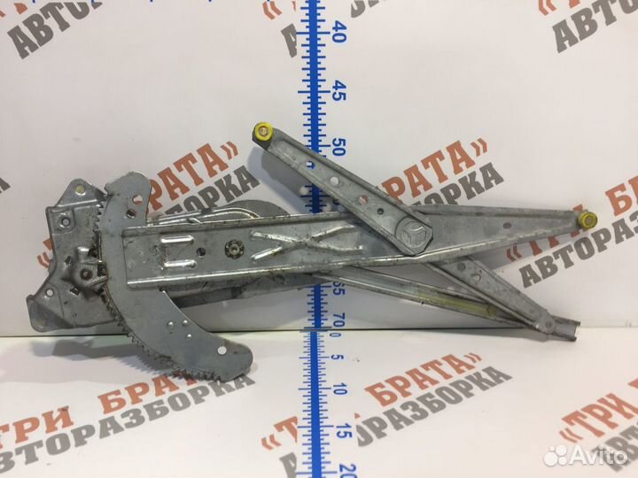 Стеклоподъемник передний правый (механический)