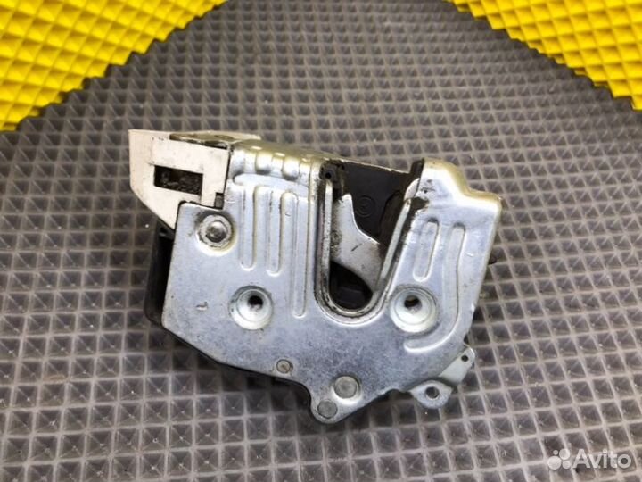 Замок двери Mercedes-Benz 190E W201 M102 2.0 1990