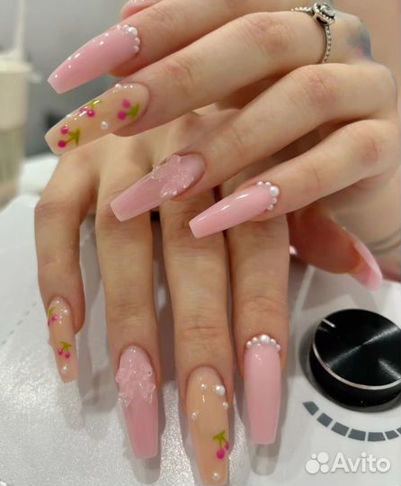 Модель на маникюр, маникюр, наращивание ногтей