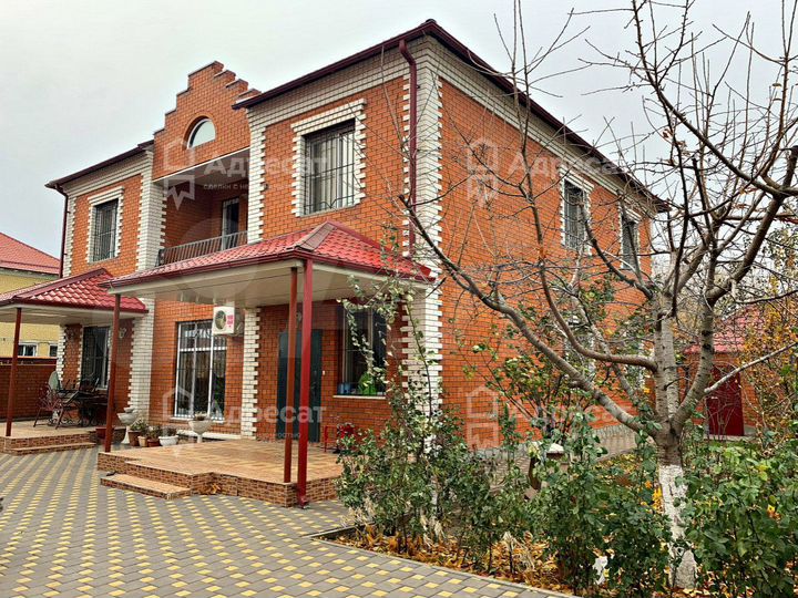 Коттедж 295,8 м² на участке 5,1 сот.