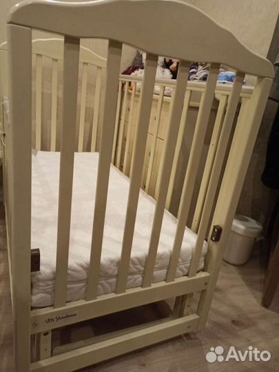 Кроватка детская 120*60 с матрасом и мобилем