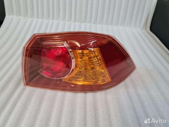 Фонарь в крыло Lancer X