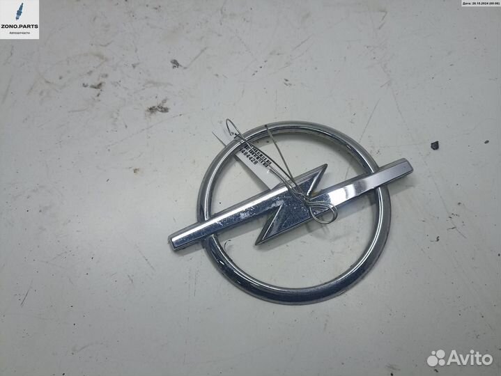 Эмблема на Opel Vectra C