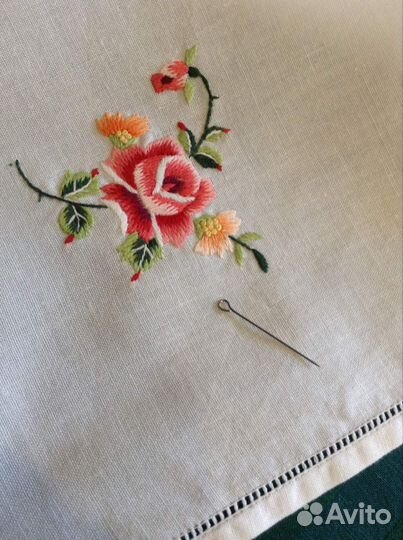 Скатерть вышитая