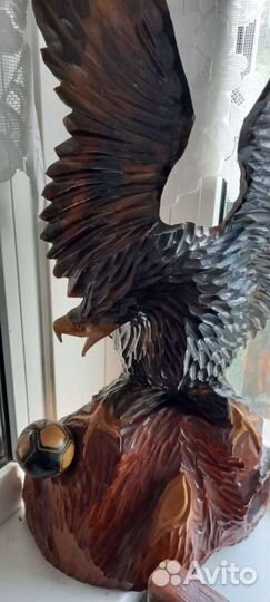 Птица орел и птенец, композиция