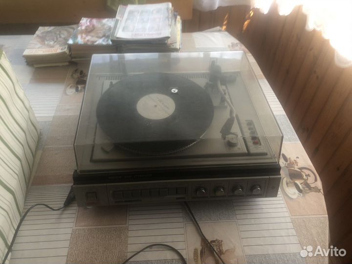 Виниловый проигрыватель пластинок