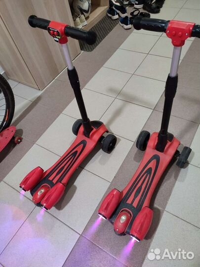 Самокат с турбинами, музыкой и дымом