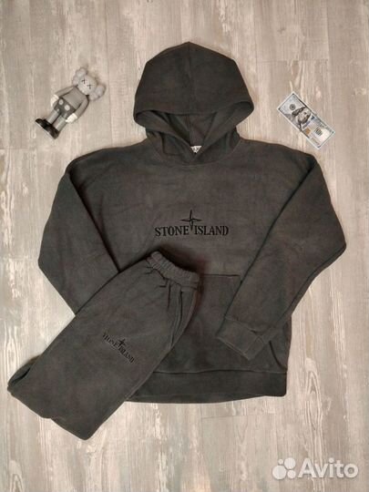 Весенний спортивный костюм stone island