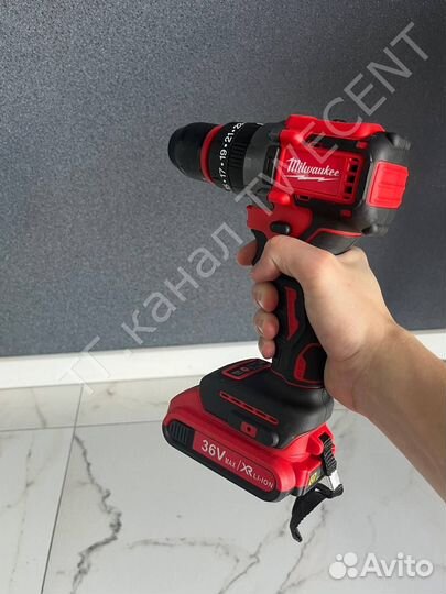 Шуруповерт Milwaukee 36V ударный с набором