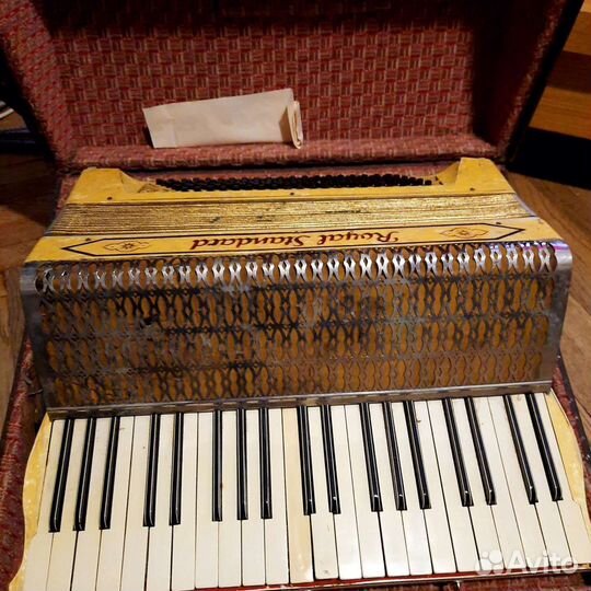 Аккордеон royal standard (трофейный)