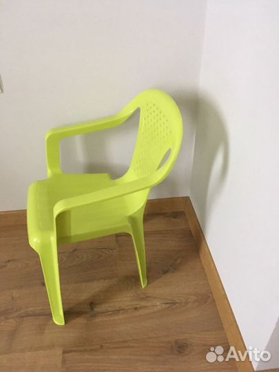 Стул пластиковый