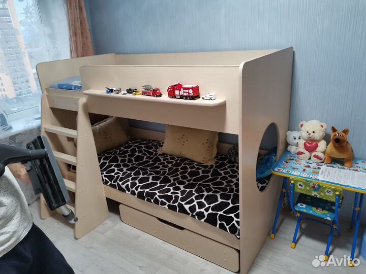 Детская двухъярусная кровать
