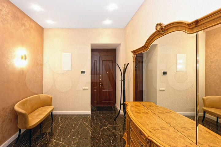 4-к. квартира, 177 м², 3/6 эт.