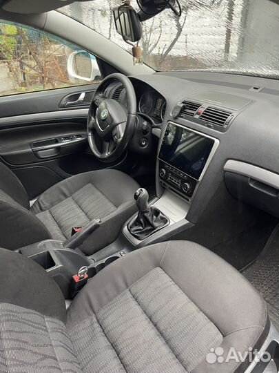 Skoda Octavia 1.6 МТ, 2011, 206 000 км