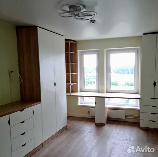 Рабочая зона в углу у окна