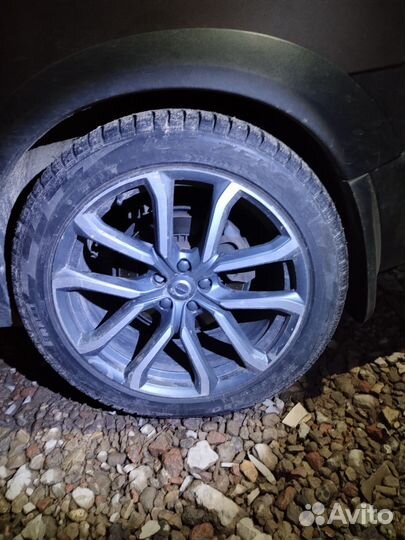 Pirelli Ice Zero 255/45 R20