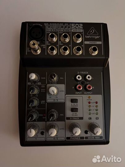 Микшерный пульт Behringer Xenyx 502