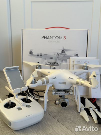 Квадрокоптер DJI Phantom 3 Advanced