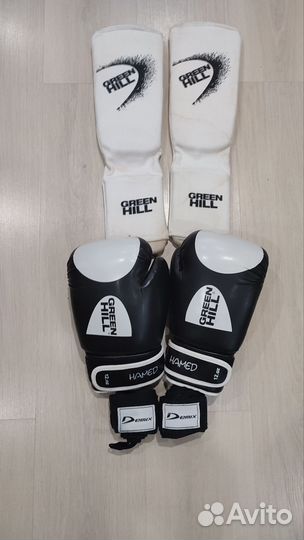 Боксерские перчатки 12 oz,бинты, накладки на ноги