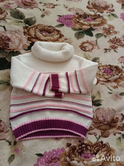 Свитер теплый с горлом для девочки