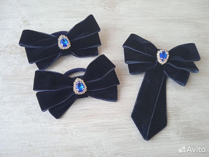 Школьные бантики и брошь