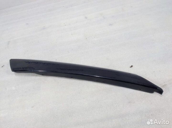 Накладка лобового стекла левая Skoda Fabia