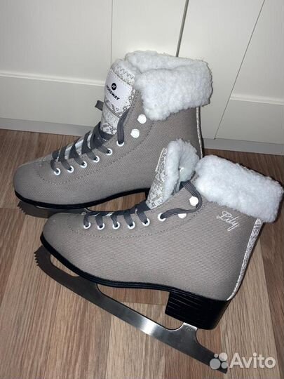 Коньки ледовые женские lily