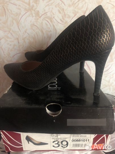 Женская одежда и обувь