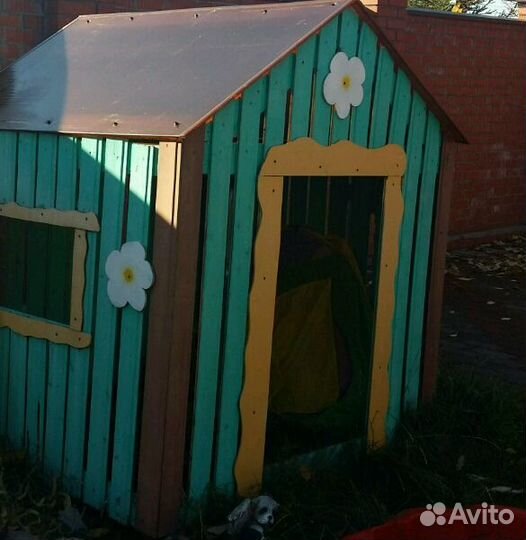 Деревянный домик для детей