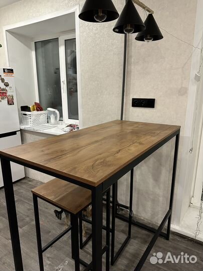 Барная стойка со стульями