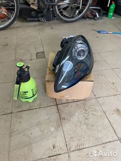 Фара передняя Porsche Panamera 2012г