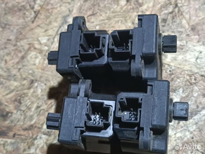 Моторчик заслонки печки Peugeot 407 2.0