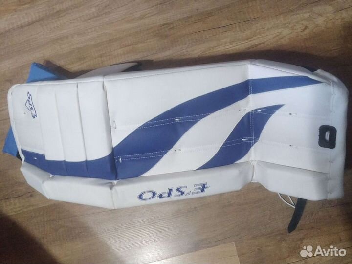 Вратарские щитки новые