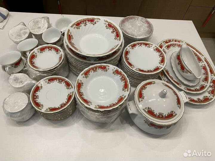 Набор столовой посуды на 12 персон