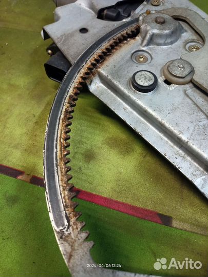 Стеклоподъёмник передний Опель омега Б рест