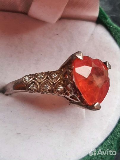 Серебряное кольцо Сердце с сапфиром Падпараджа