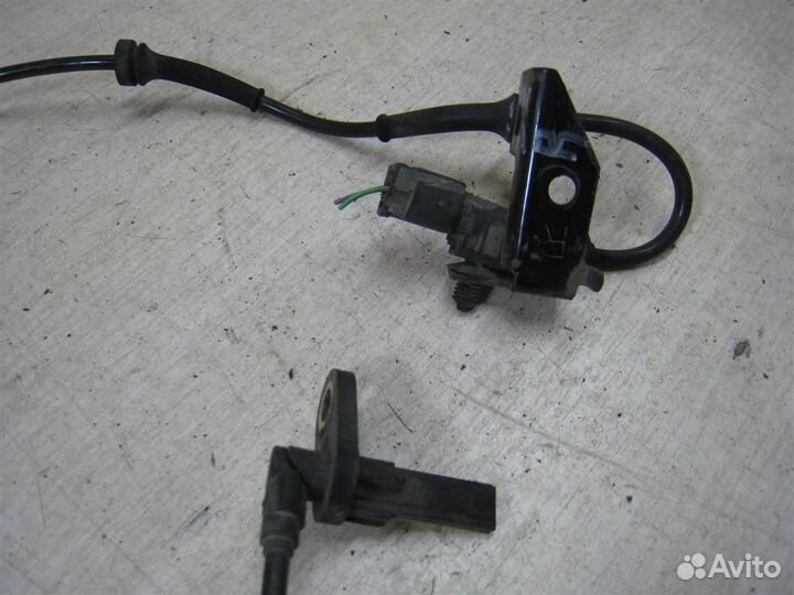 Датчик ABS задний правый Nissan Almera Tino 2005