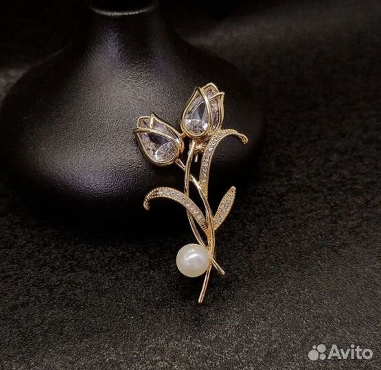 Брошь бутоны