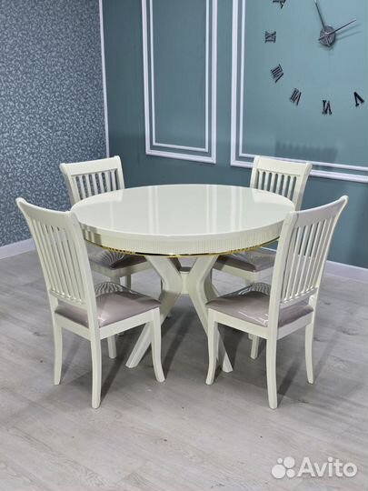 Стол со стульями