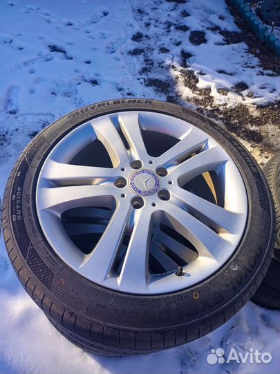 Royal Black Royal Explorer II 235/45 R18