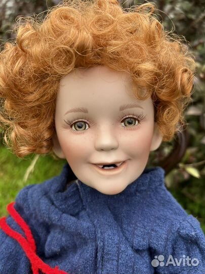 Коллекционная фарфоровая кукла