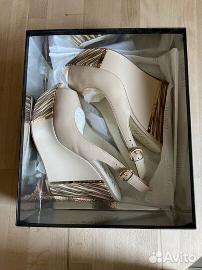 Босоножки на платформе Loriblu 38 р