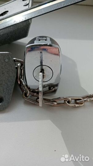 Замок дверной